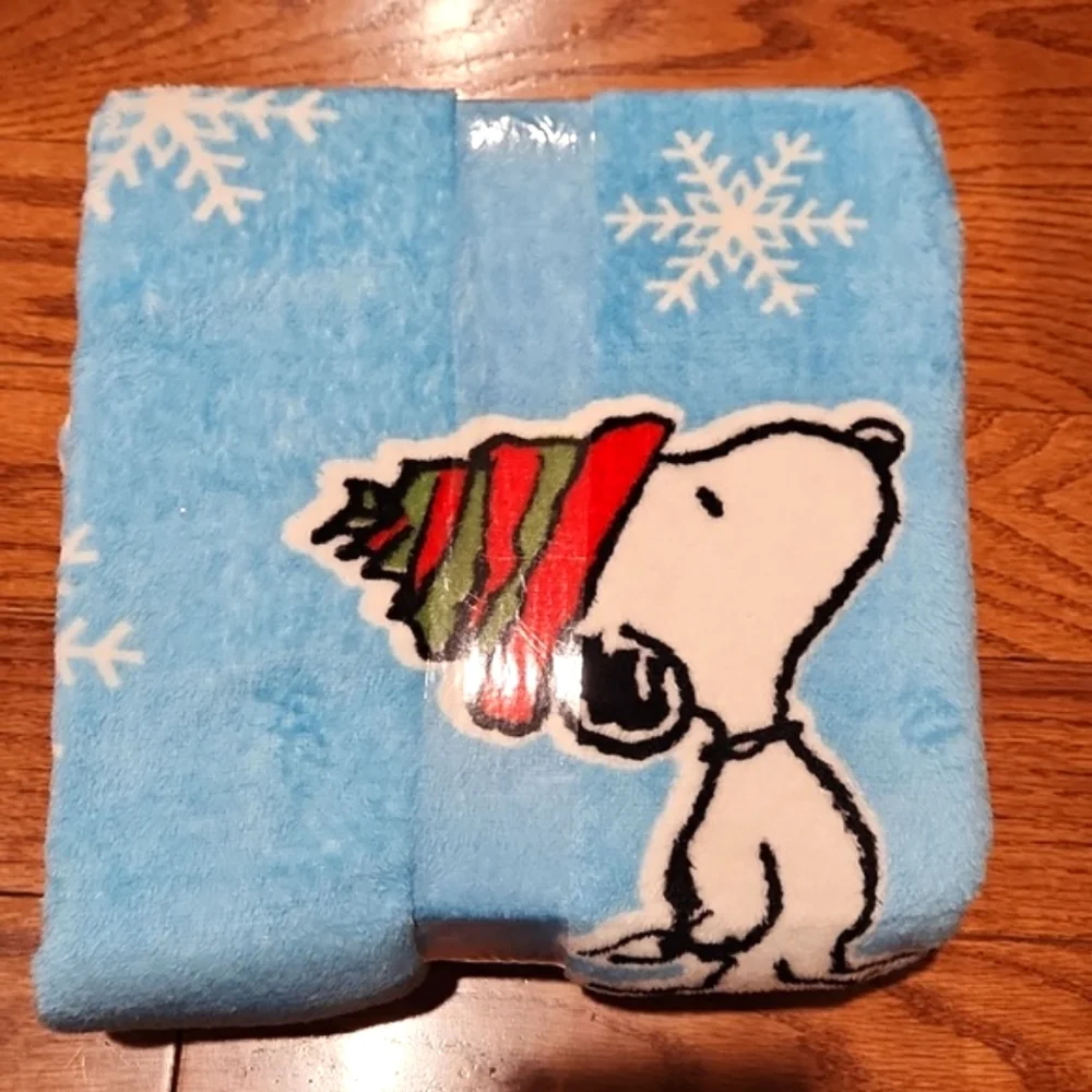 NWT Peanuts Snoopy Travel Blanket, holiday, 45in x 55in - Let it Snow, Christmas